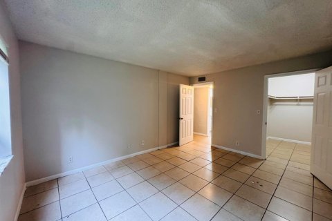 Condo in West Palm Beach, Florida, 1 bedroom № 2382978 - photo 27