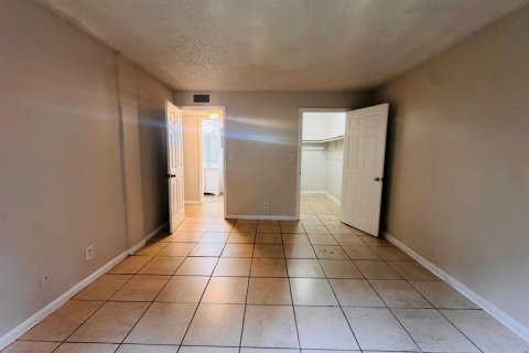 Condo in West Palm Beach, Florida, 1 bedroom № 2382978 - photo 26