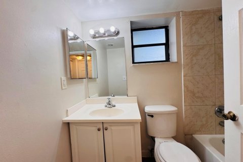 Condo in West Palm Beach, Florida, 1 bedroom № 2382978 - photo 18