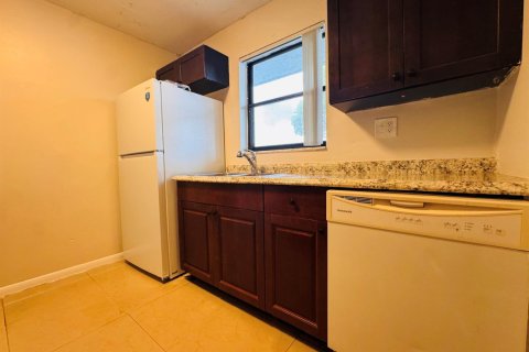 Condo in West Palm Beach, Florida, 1 bedroom № 2382978 - photo 10