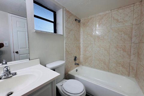 Condo in West Palm Beach, Florida, 1 bedroom № 2382978 - photo 17