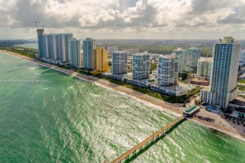 Condo in Sunny Isles Beach, Florida, 2 bedrooms  № 1316611 - photo 10