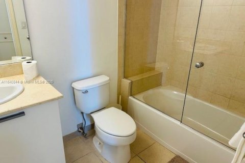 Condo in Sunny Isles Beach, Florida, 2 bedrooms  № 1316611 - photo 29