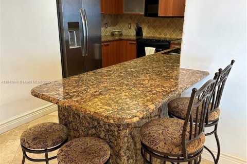 Condo in Sunny Isles Beach, Florida, 2 bedrooms  № 1316611 - photo 24