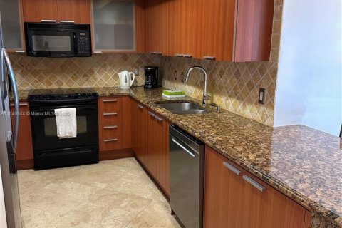 Condo in Sunny Isles Beach, Florida, 2 bedrooms  № 1316611 - photo 25