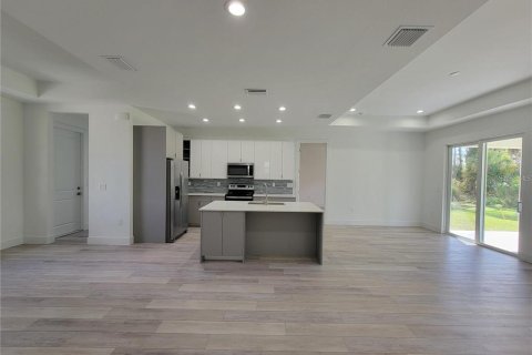 House in North Port, Florida 3 bedrooms, 138.98 sq.m. № 1886858 - photo 6