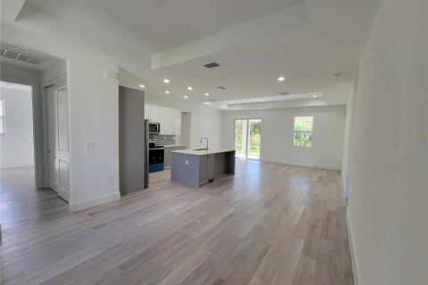 House in North Port, Florida 3 bedrooms, 138.98 sq.m. № 1886858 - photo 8