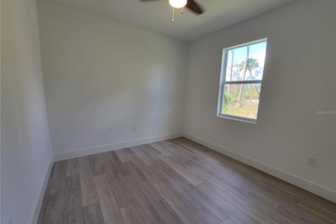 House in North Port, Florida 3 bedrooms, 138.98 sq.m. № 1886858 - photo 11