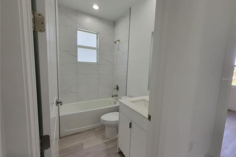 House in North Port, Florida 3 bedrooms, 138.98 sq.m. № 1886858 - photo 24