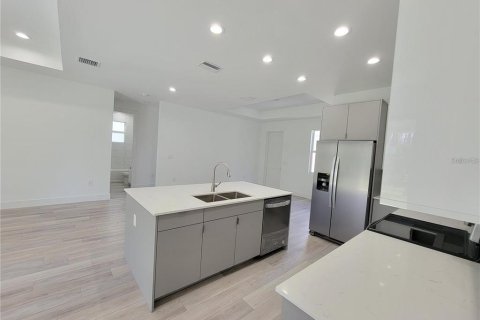House in North Port, Florida 3 bedrooms, 138.98 sq.m. № 1886858 - photo 9