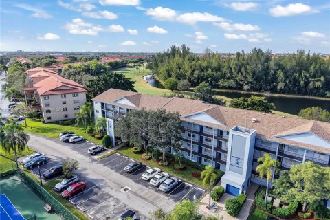 Купить кондоминиум в Пемброк-Пайнс, Флорида 2 спальни, 125.51м2, № 2038124 - фото 2