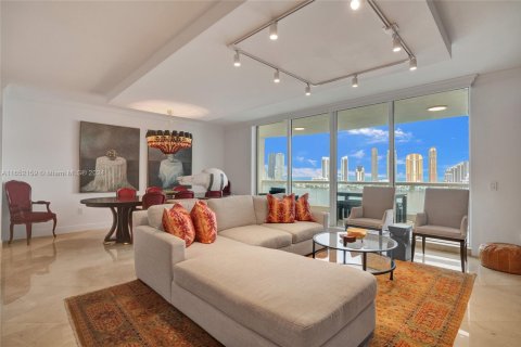 Copropriété à vendre à Aventura, Floride: 3 chambres, 263.84 m2 № 1860370 - photo 1