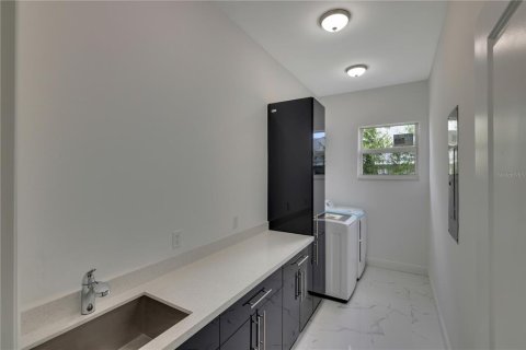 House in Rotonda, Florida 3 bedrooms, 192.87 sq.m. № 835227 - photo 30