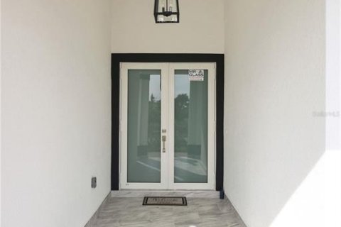 House in Rotonda, Florida 3 bedrooms, 192.87 sq.m. № 835227 - photo 2