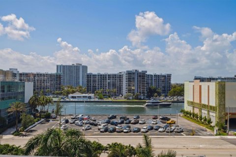Condo in Hollywood, Florida, 1 bedroom  № 1863753 - photo 7