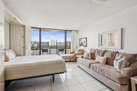 Condo in Hollywood, Florida, 1 bedroom  № 1863753 - photo 12