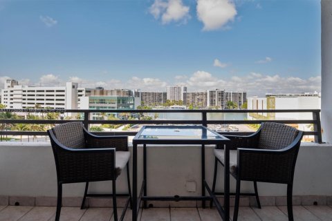 Condo in Hollywood, Florida, 1 bedroom  № 1863753 - photo 8