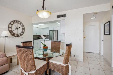Condo in Hollywood, Florida, 1 bedroom  № 1863753 - photo 14