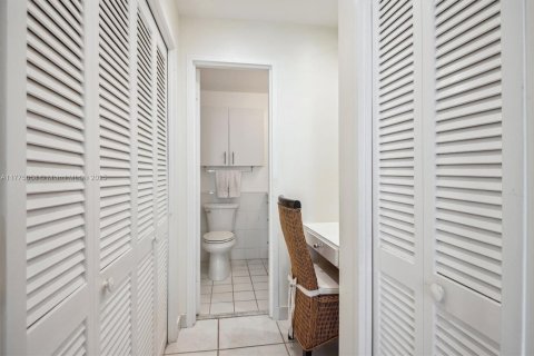 Condo in Hollywood, Florida, 1 bedroom  № 1863753 - photo 20