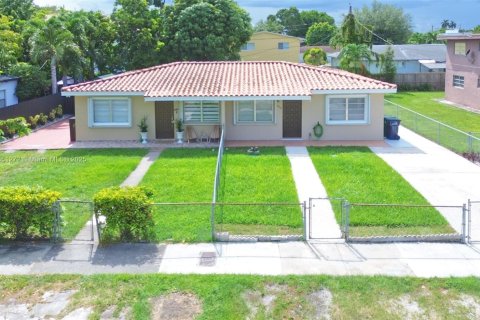 Casa en venta en Miami, Florida, 2 dormitorios, 106.28 m2 № 1855331 - foto 1