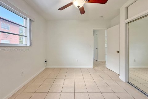 Casa en venta en Miami, Florida, 2 dormitorios, 106.28 m2 № 1855331 - foto 16