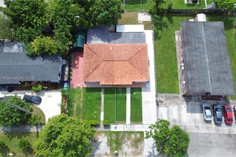 Casa en venta en Miami, Florida, 2 dormitorios, 106.28 m2 № 1855331 - foto 5