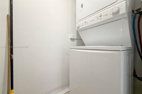 Casa en venta en Miami, Florida, 2 dormitorios, 106.28 m2 № 1855331 - foto 15