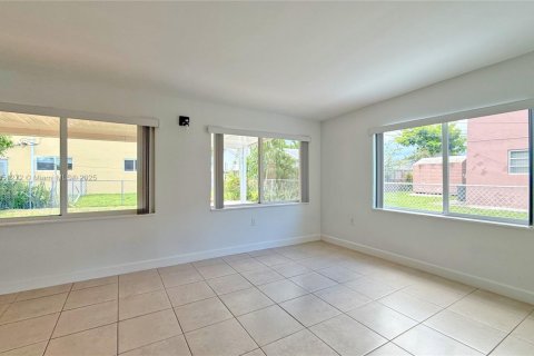Casa en venta en Miami, Florida, 2 dormitorios, 106.28 m2 № 1855331 - foto 6