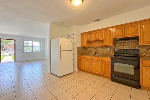 Casa en venta en Miami, Florida, 2 dormitorios, 106.28 m2 № 1855331 - foto 12