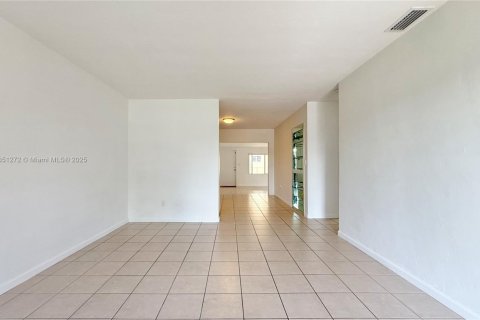 Casa en venta en Miami, Florida, 2 dormitorios, 106.28 m2 № 1855331 - foto 8