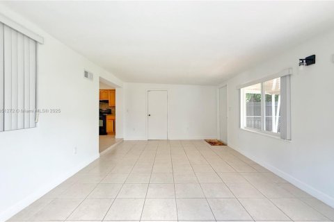 Casa en venta en Miami, Florida, 2 dormitorios, 106.28 m2 № 1855331 - foto 13