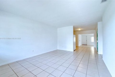 Casa en venta en Miami, Florida, 2 dormitorios, 106.28 m2 № 1855331 - foto 9