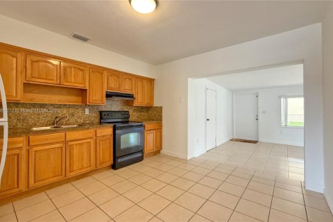 Casa en venta en Miami, Florida, 2 dormitorios, 106.28 m2 № 1855331 - foto 11