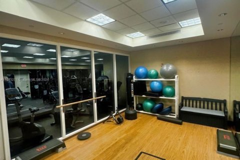 Condo in Surfside, Florida, 2 bedrooms  № 1934556 - photo 28