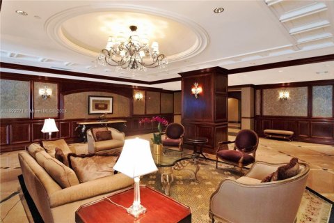 Condo in Surfside, Florida, 2 bedrooms  № 1934556 - photo 16