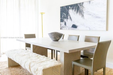 Condo in Surfside, Florida, 2 bedrooms  № 1934556 - photo 13