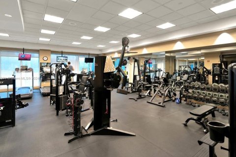 Condo in Surfside, Florida, 2 bedrooms  № 1934556 - photo 15