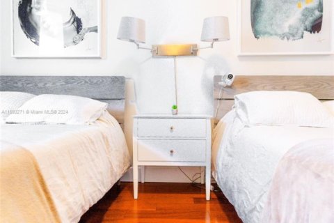 Condo in Surfside, Florida, 2 bedrooms  № 1934556 - photo 26