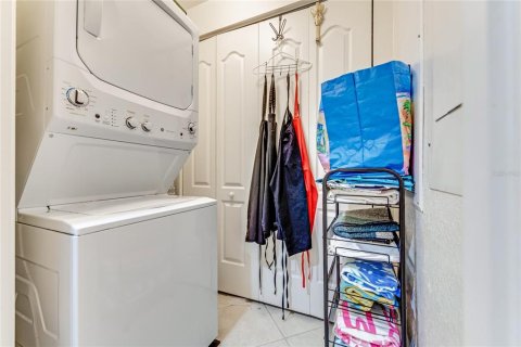 Купить кондоминиум в Нью-Смирна-Бич, Флорида 6 комнат, 134.71м2, № 2098173 - фото 11