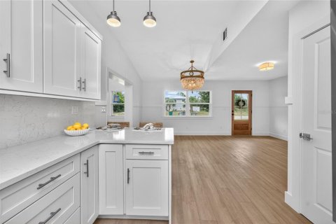 House in Englewood, Florida 2 bedrooms, 132.66 sq.m. № 2147481 - photo 19