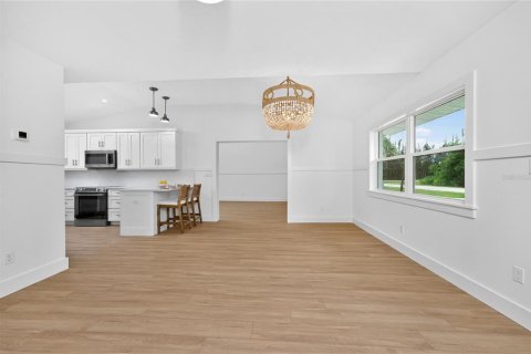 House in Englewood, Florida 2 bedrooms, 132.66 sq.m. № 2147481 - photo 14