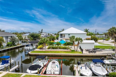 House in Englewood, Florida 2 bedrooms, 132.66 sq.m. № 2147481 - photo 4
