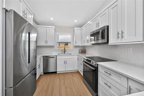 House in Englewood, Florida 2 bedrooms, 132.66 sq.m. № 2147481 - photo 7