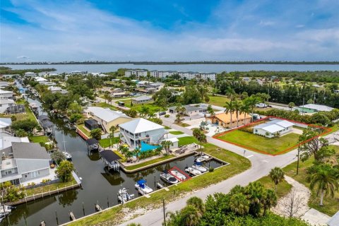 House in Englewood, Florida 2 bedrooms, 132.66 sq.m. № 2147481