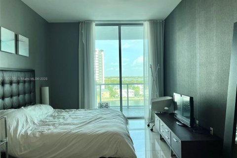 Condo in North Bay Village, Florida, 2 bedrooms  № 1954554 - photo 7