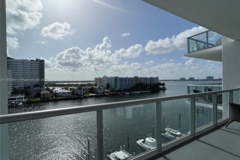 Condo in North Bay Village, Florida, 2 bedrooms  № 1954554 - photo 15