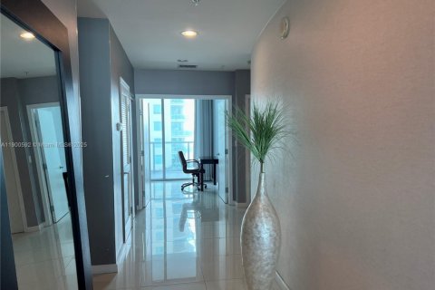 Condo in North Bay Village, Florida, 2 bedrooms  № 1954554 - photo 6