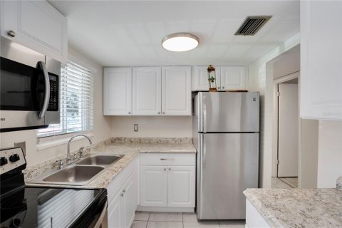 Condo in Bradenton, Florida, 2 bedrooms № 2202473 - photo 5