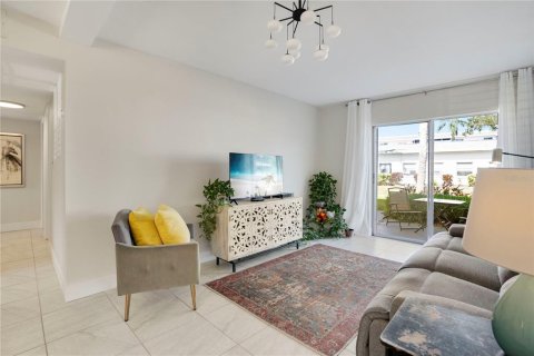 Condo in Bradenton, Florida, 2 bedrooms № 2202473 - photo 3