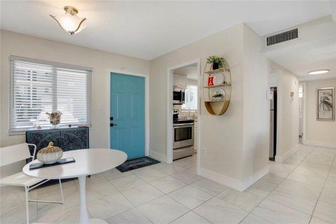 Condo in Bradenton, Florida, 2 bedrooms № 2202473 - photo 11